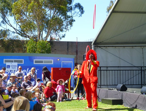 Melbourne Roving Entertainer Mr Fuzziee